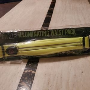 Illuminating waist pack
